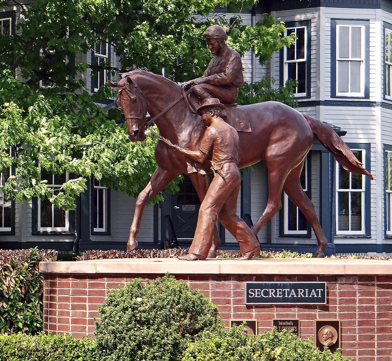 Statue of Secretariat in Kentucky, commemorating his 1973 Triple Crown and his lasting place in Secretariat horse racing history.